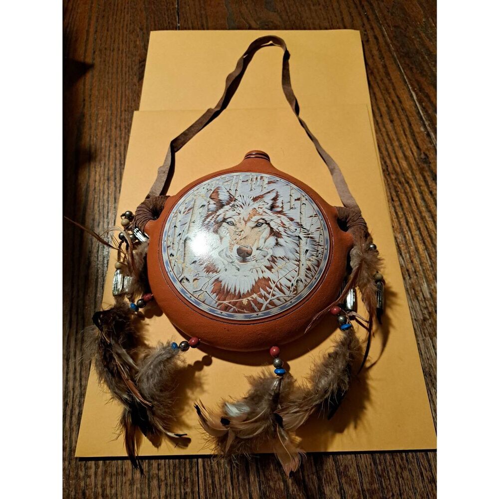 2003 Bradford Exchange Eyes of the Wolf Hidden Spirit Canteen Diana Casey A7784